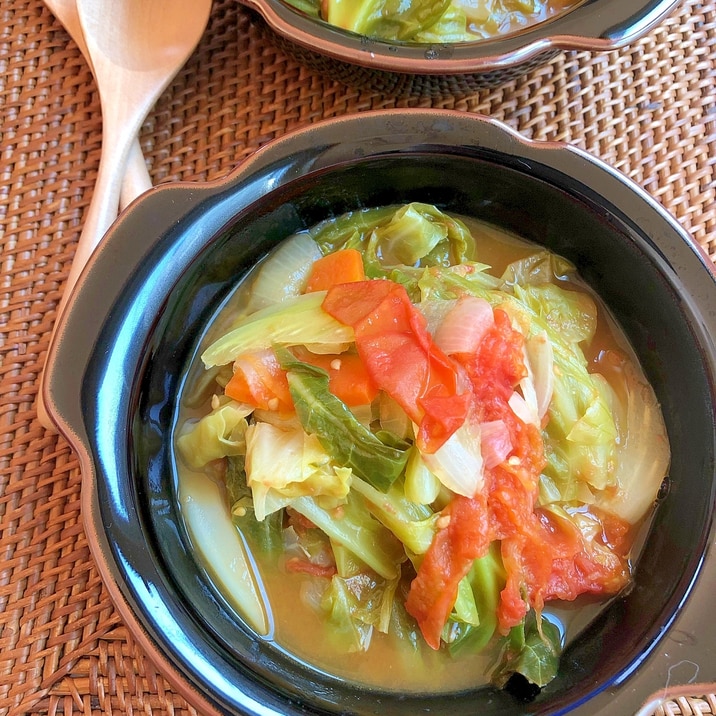 ストウブで☆キャベツの外葉と色々野菜の無水煮込み